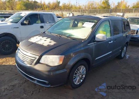 2015 Chrysler Town & Country Touring-L z USA, uszkodzony, nr VIN 2C4RC1CG1FR583609